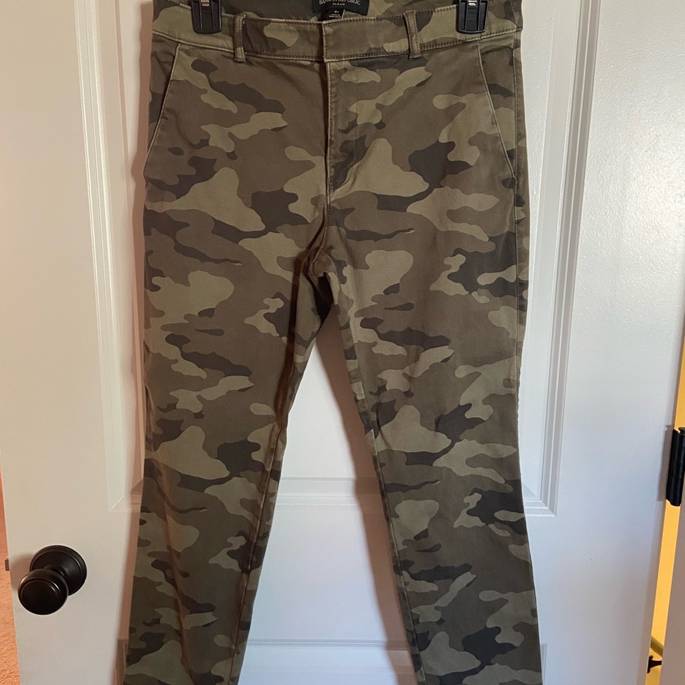 Banana Republic Sloan Fit Green Camo Ankle Pants